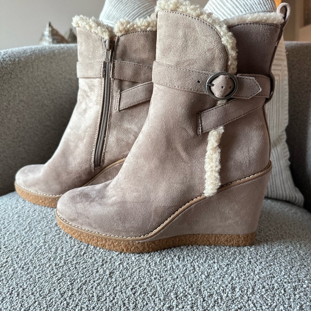 NEW!!! ZODIAC womens Ina Wedge Bootie